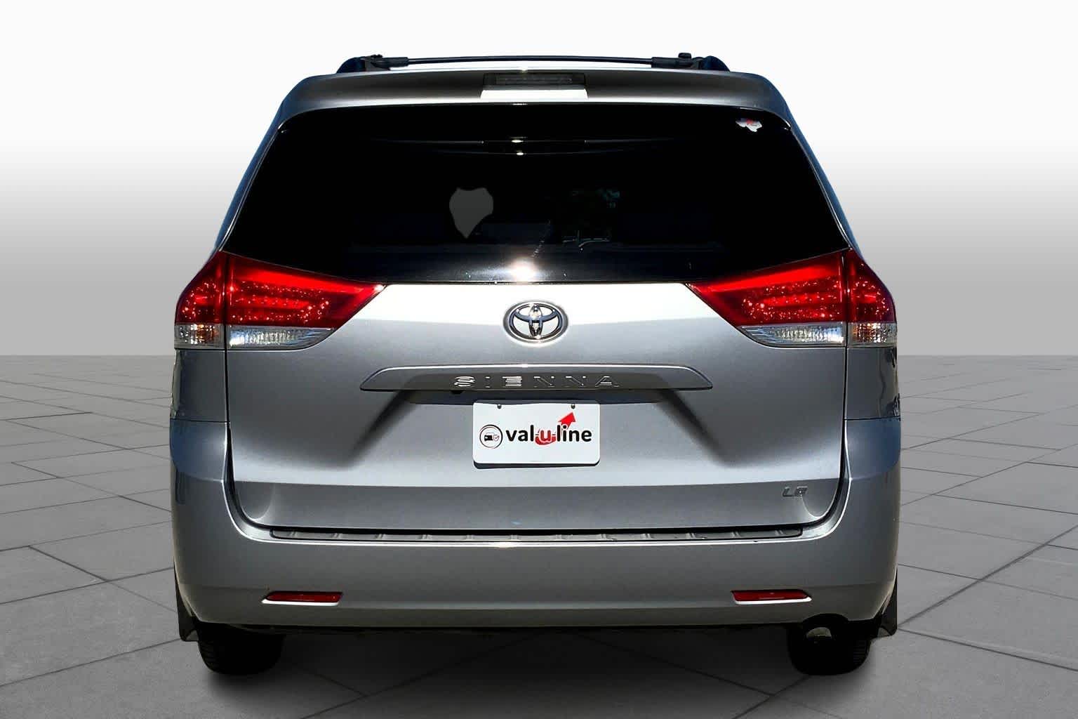 2013 Toyota Sienna LE photo 4
