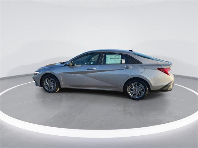 2026 Hyundai Elantra Hybrid Blue photo 4