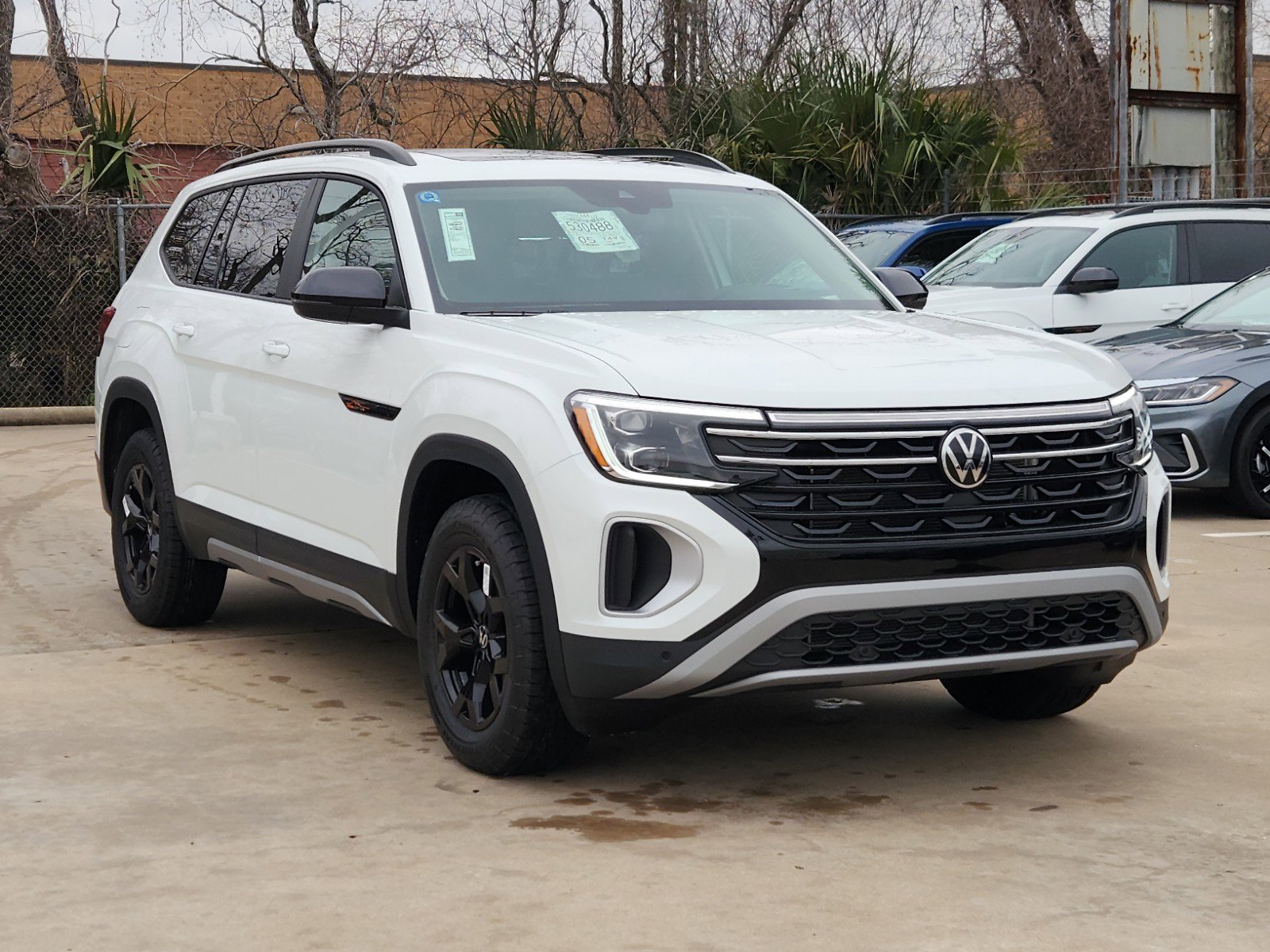 2025 Volkswagen Atlas Peak Edition SE photo 2