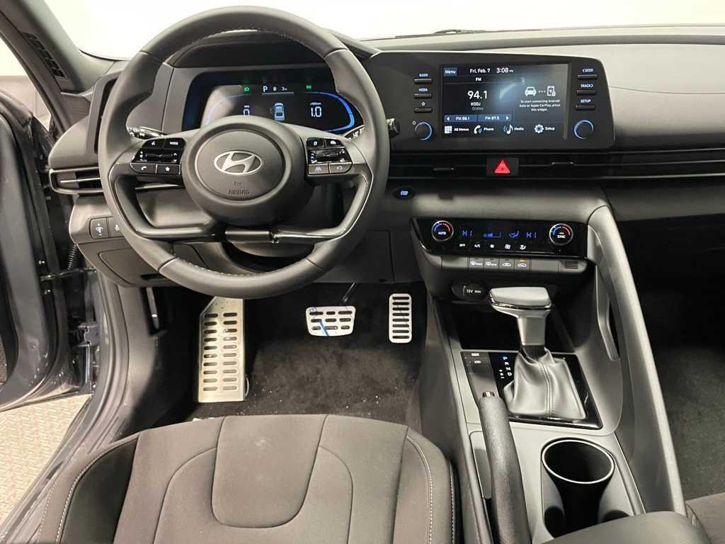 2025 Hyundai Elantra SEL Sport photo 19