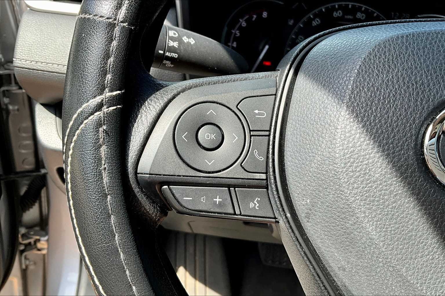 2023 Toyota RAV4 XLE photo 17