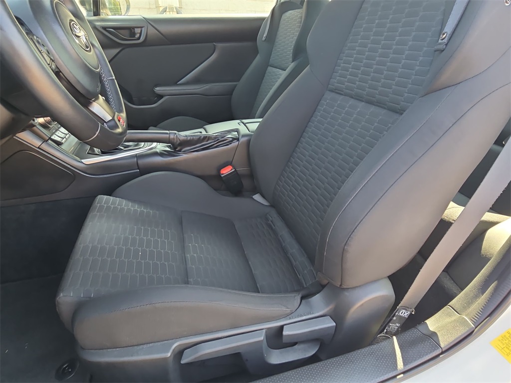 2023 Toyota GR86 Base photo 17