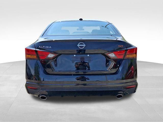 2024 Nissan Altima 2.5 SR photo 3