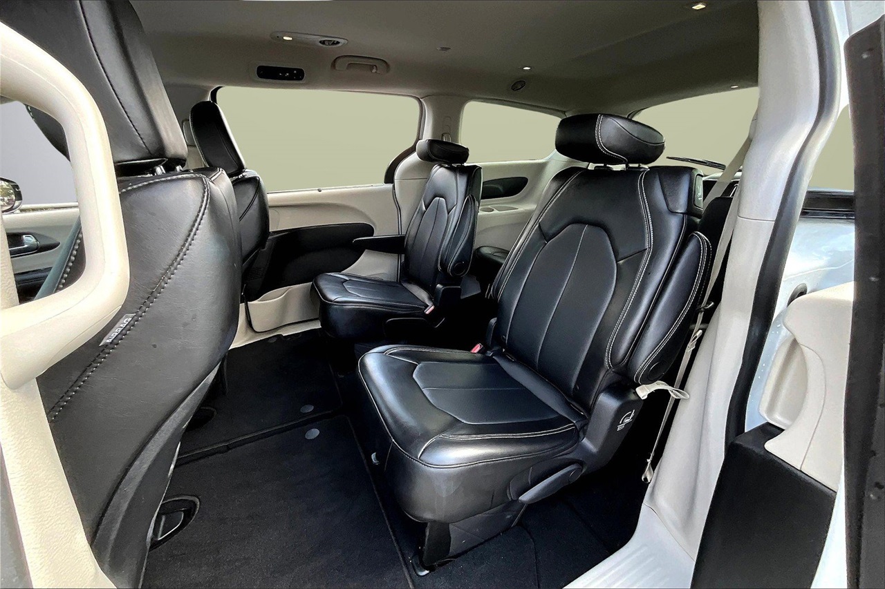 2024 Chrysler Pacifica Touring L photo 20
