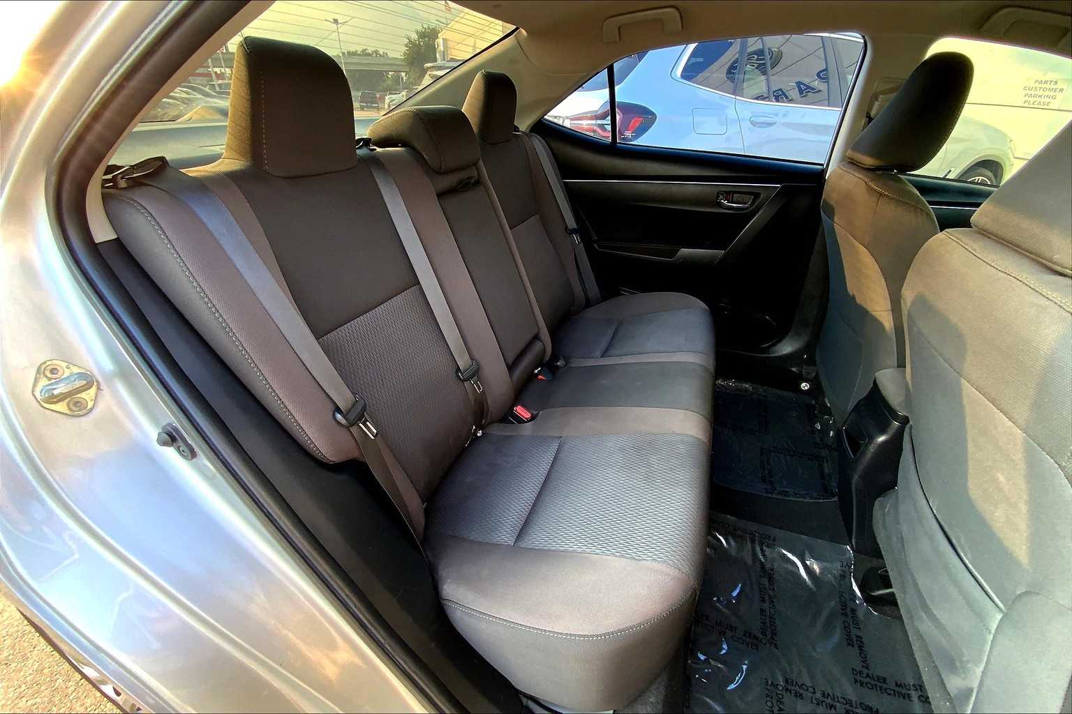 2019 Toyota Corolla LE photo 19