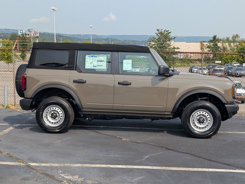 2025 Ford Bronco Base photo 3