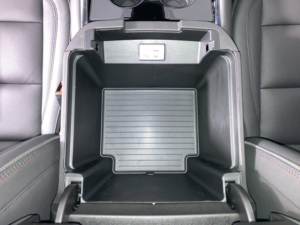 2026 Chevrolet Suburban RST photo 11