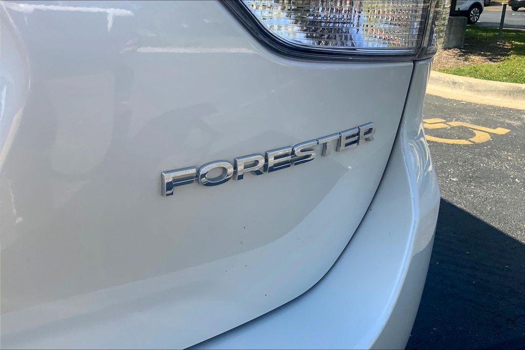 2023 Subaru Forester Limited photo 7