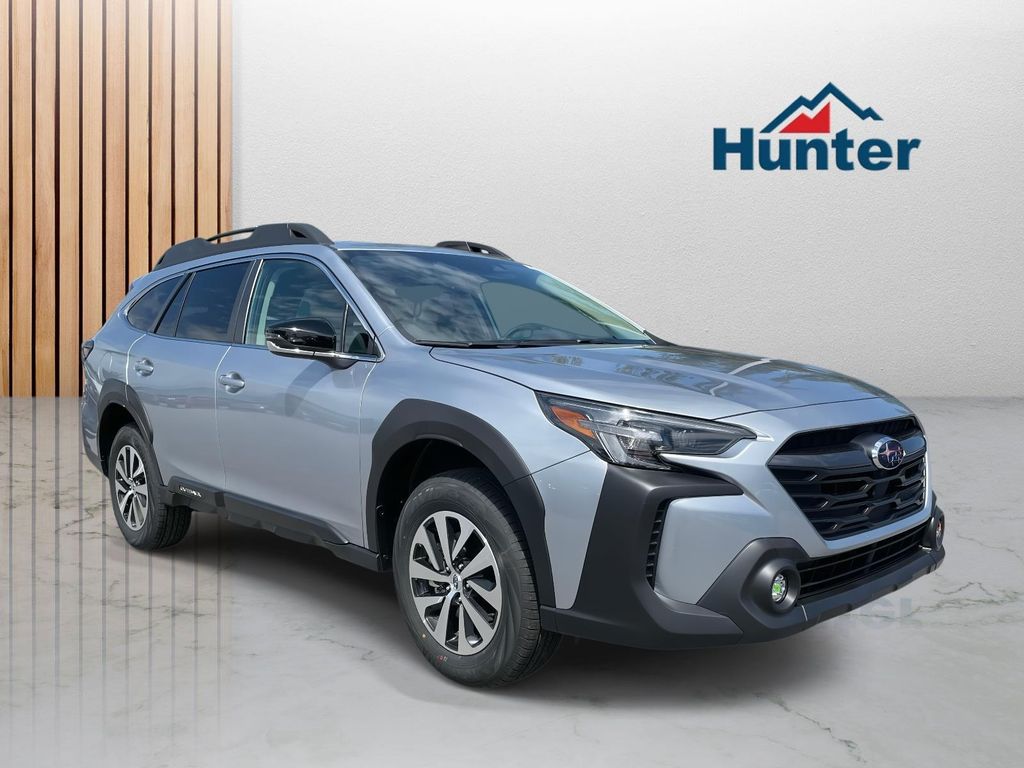 2025 Subaru Outback Premium's photo