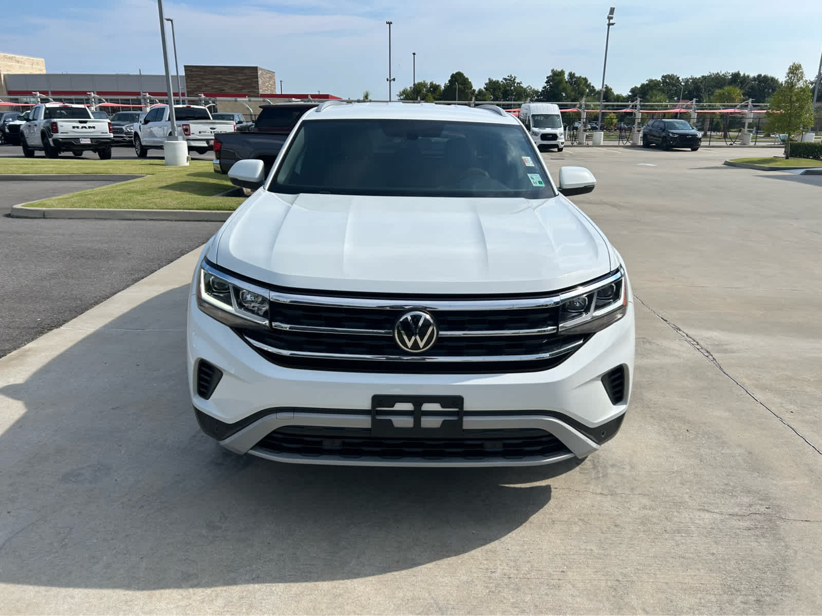 2020 Volkswagen Atlas Cross Sport V6 SE Technology photo 3