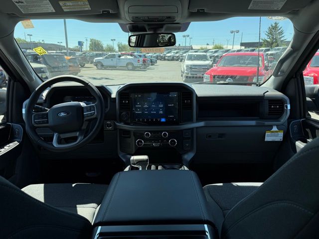 2025 Ford F-150 Lightning XLT photo 23