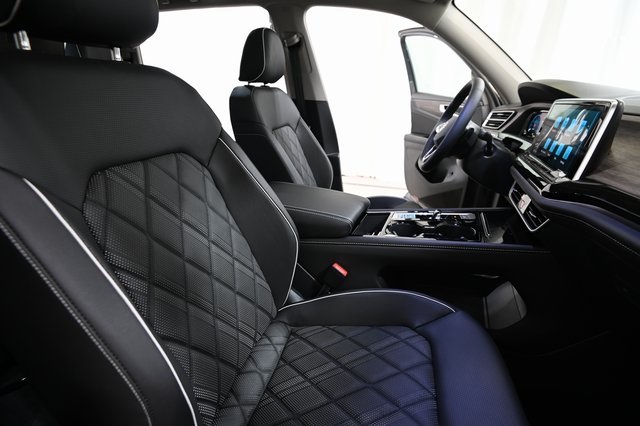 2025 Volkswagen Atlas SEL Premium R-Line photo 18