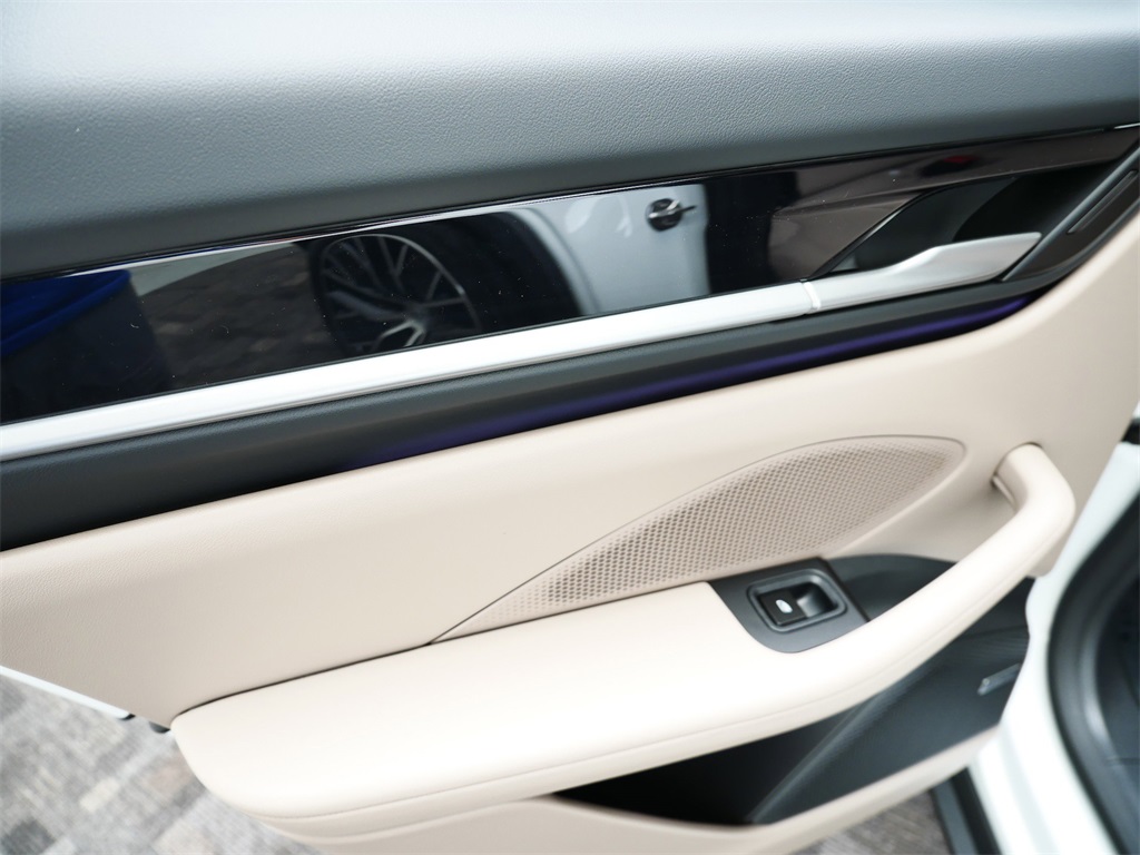 2025 Porsche Macan Electric 4 photo 14