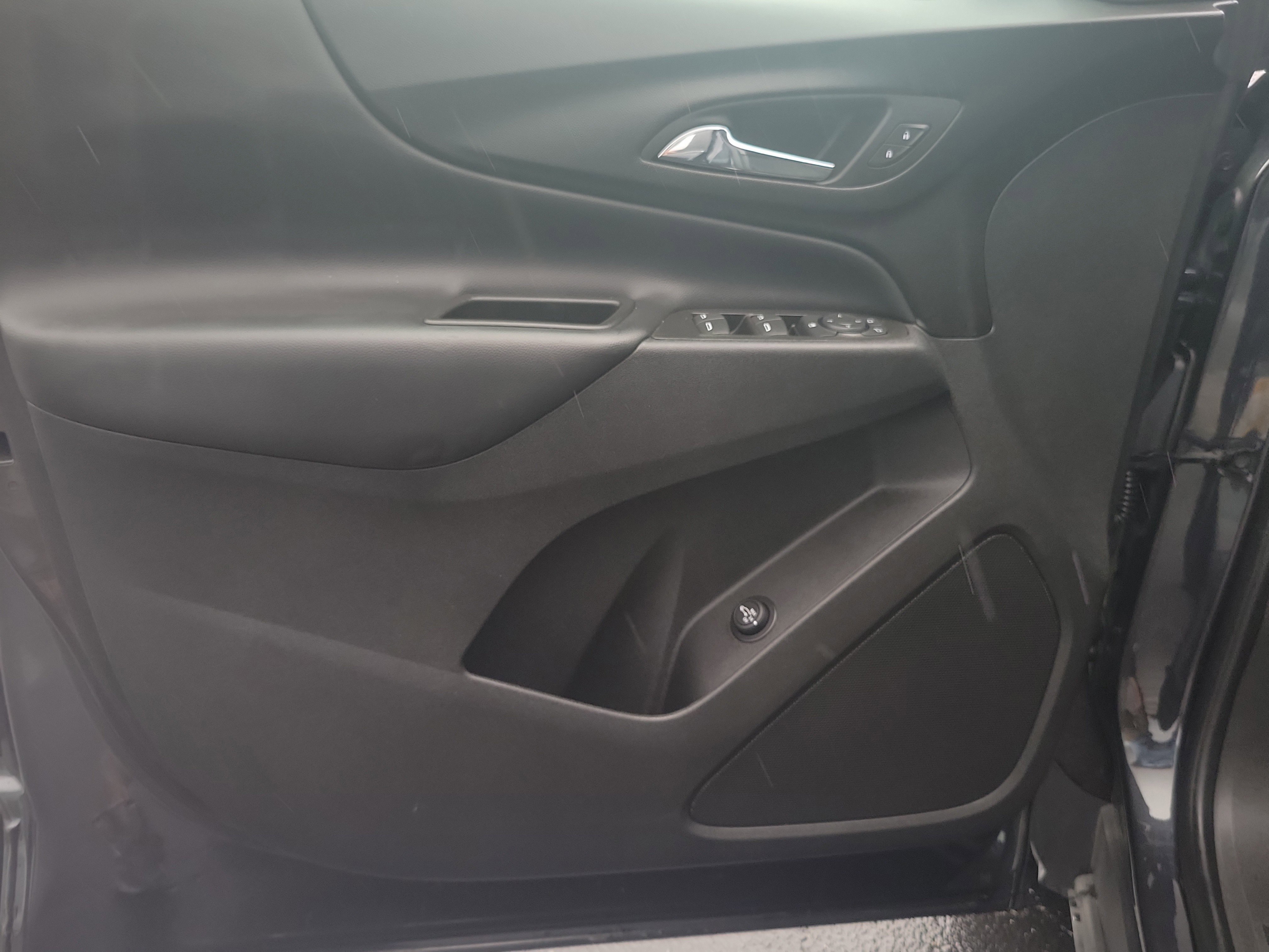 2021 Chevrolet Equinox LT photo 4