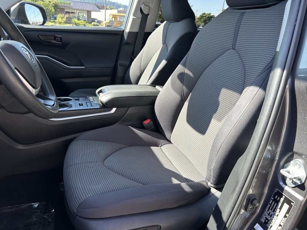 2022 Toyota Highlander L photo 21