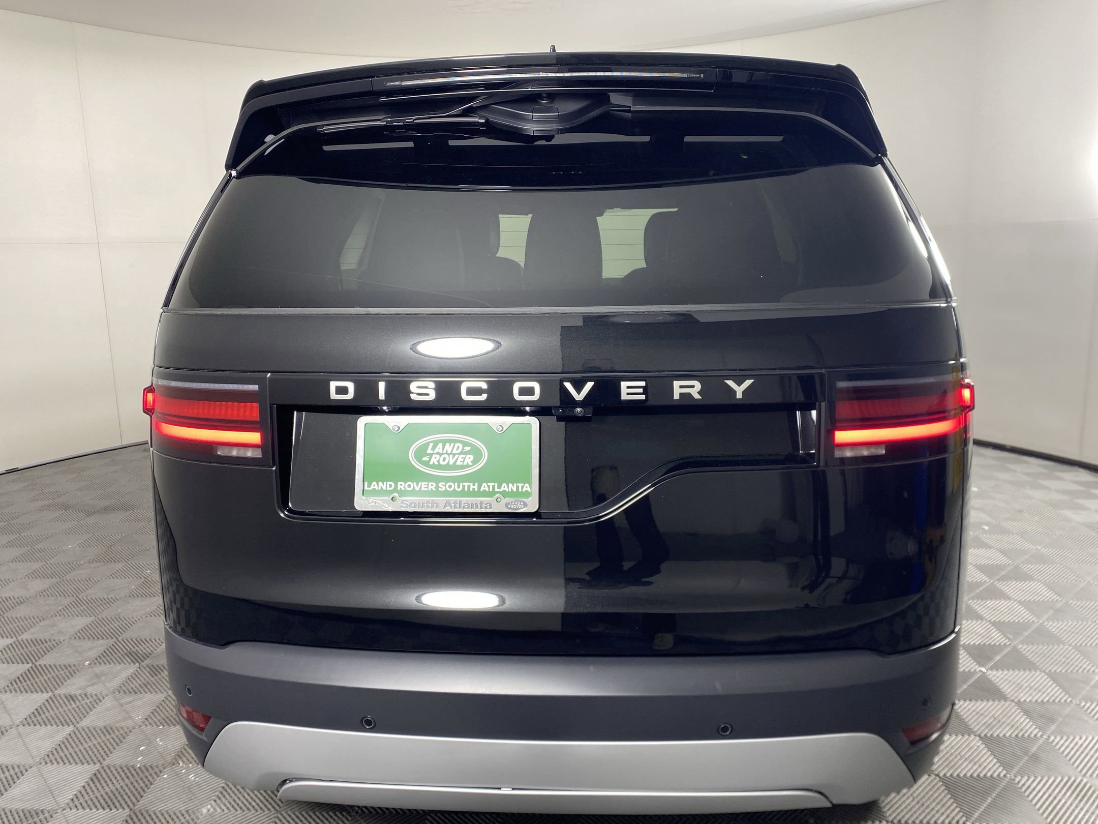 2025 Land Rover Discovery S photo 7