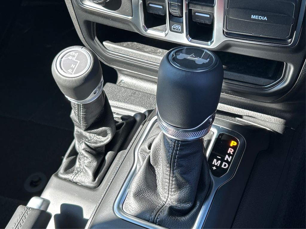 2025 Jeep Wrangler Sport RHD photo 29