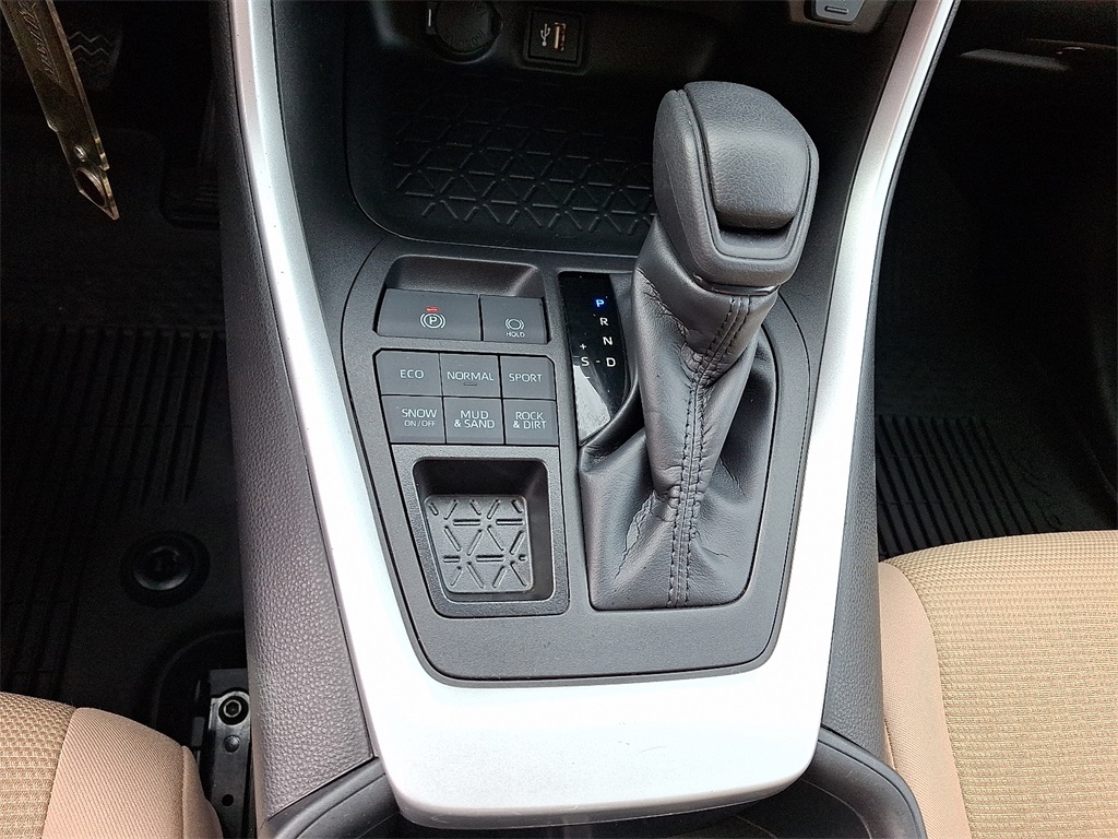 2023 Toyota RAV4 LE photo 15