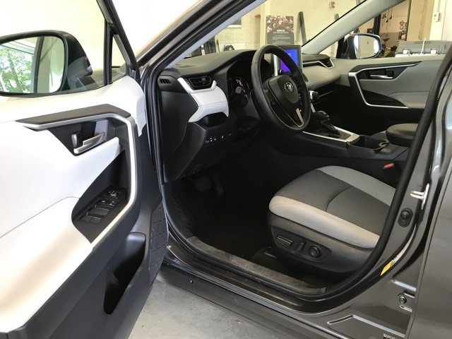 2023 Toyota RAV4 XLE photo 11