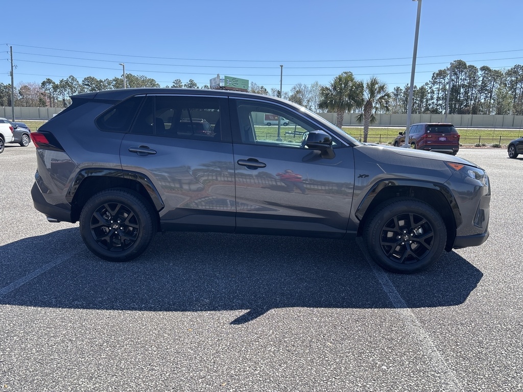 2022 Toyota RAV4 LE photo 6