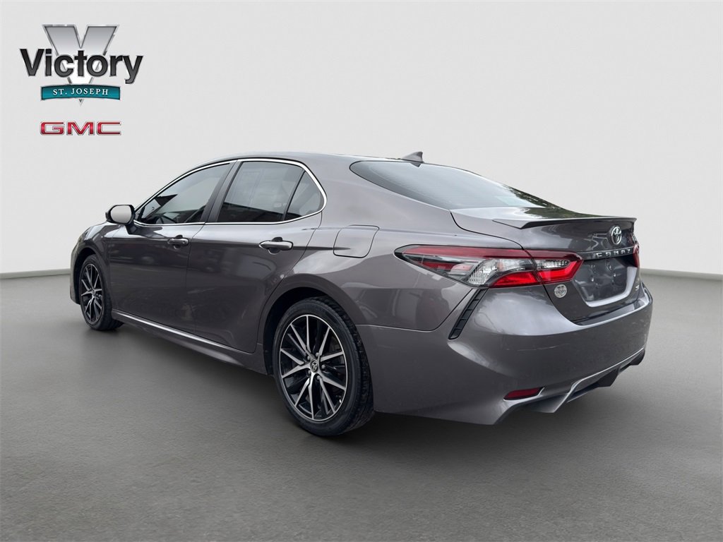 2021 Toyota Camry SE photo 14