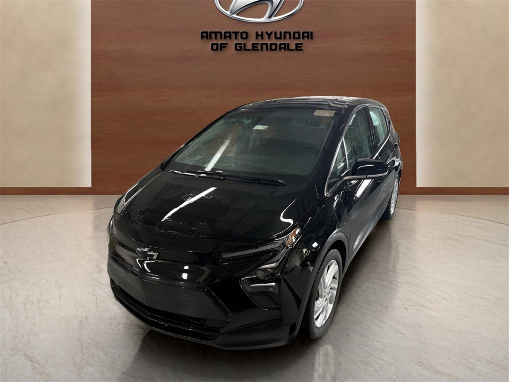 Used 2023 Chevrolet Bolt EV LT with VIN 1G1FW6S01P4199001 for sale in Glendale, WI