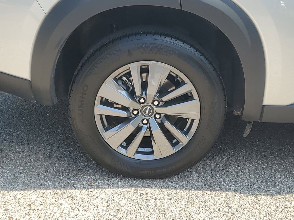 2024 Nissan Pathfinder SV photo 3