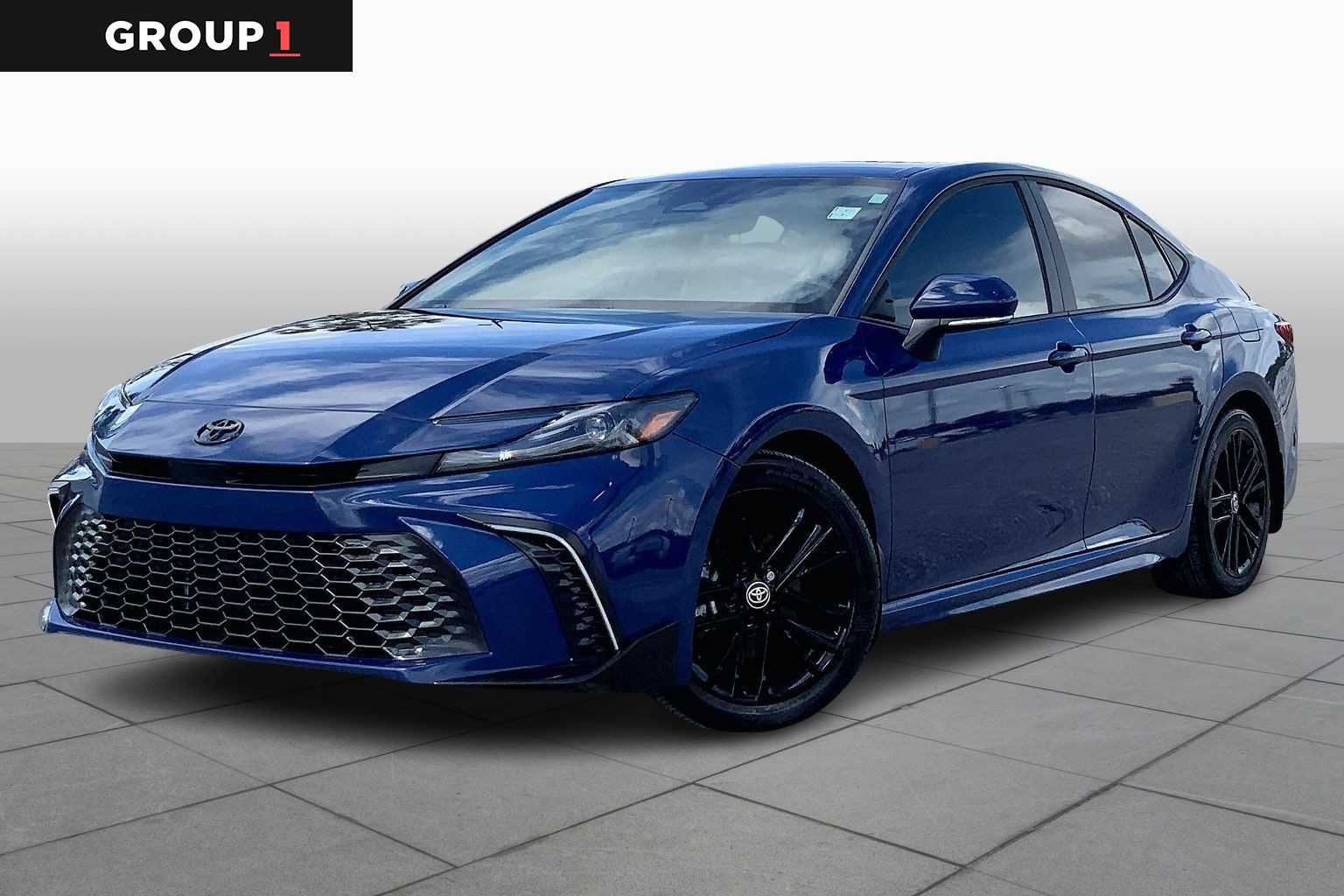 2025 Toyota Camry SE's photo