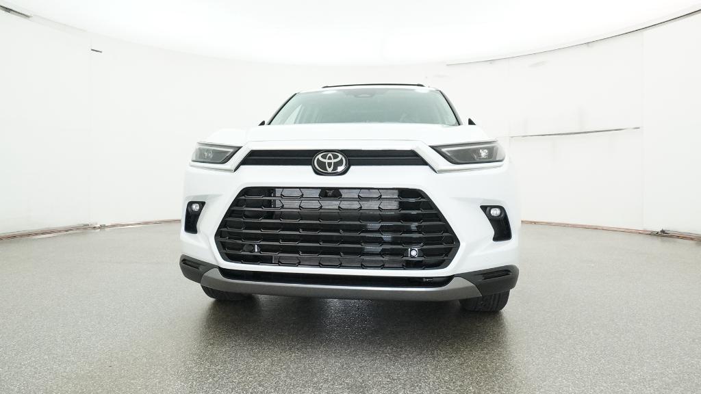 2026 Toyota Grand Highlander Platinum AWD photo 3