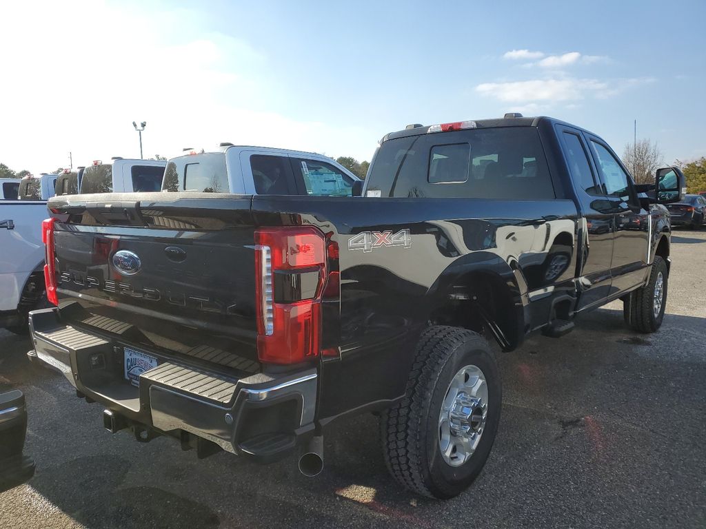 2025 Ford F-350 XLT photo 6