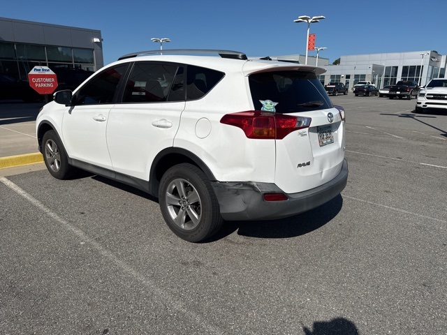 2015 Toyota RAV4 XLE photo 2