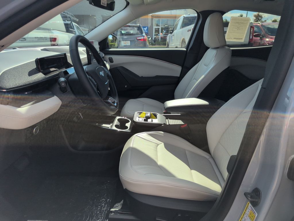 2025 Ford Mustang Mach-E Premium photo 4