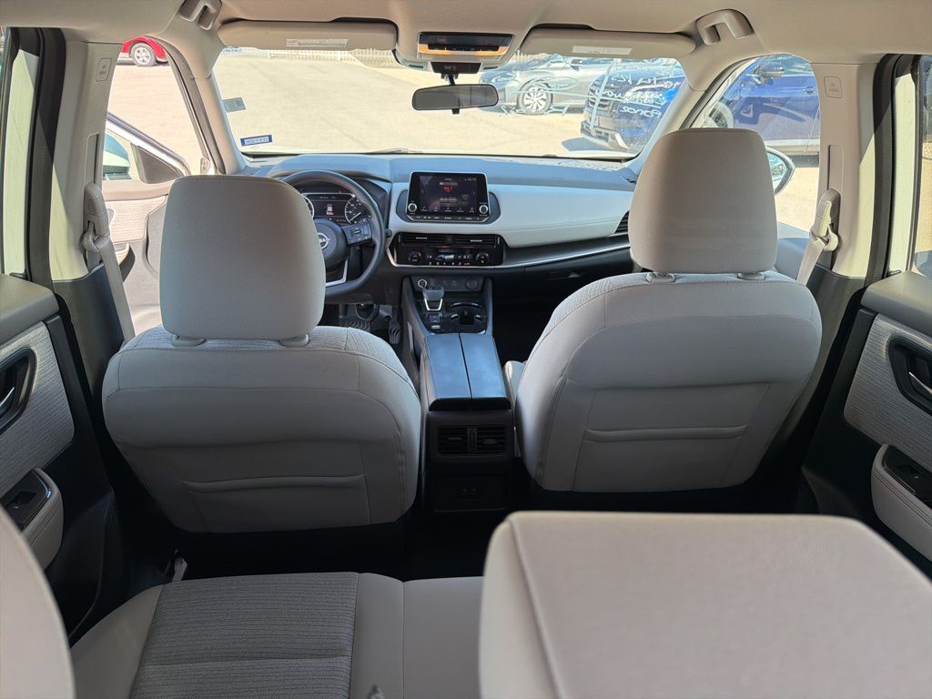2022 Nissan Rogue SV photo 23