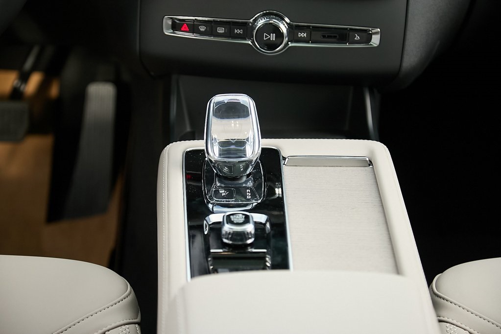 2026 VOLVO XC90 - Image 28