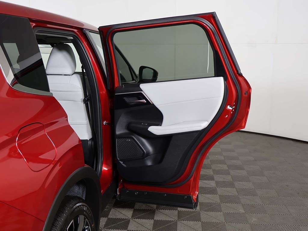 2025 Mitsubishi Outlander SE Ralliart photo 22