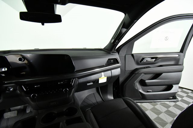 2025 Chevrolet Suburban LS photo 15
