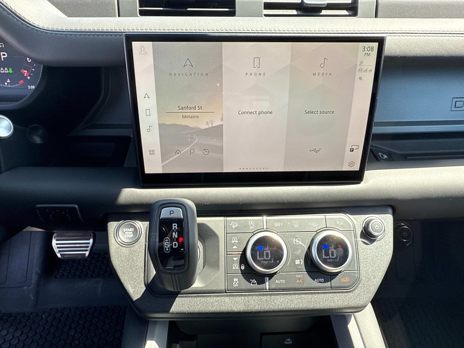 2025 Land Rover Defender 110 V8 photo 10