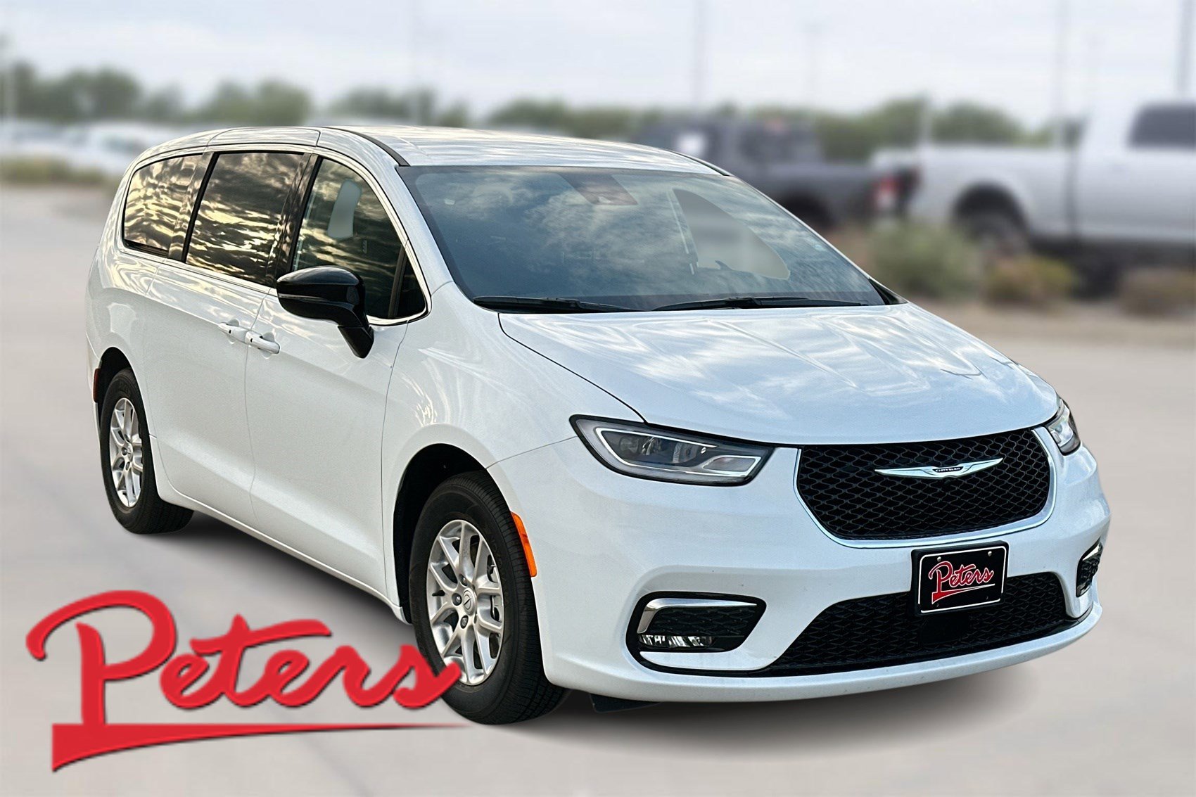 2026 Chrysler Pacifica Select's photo