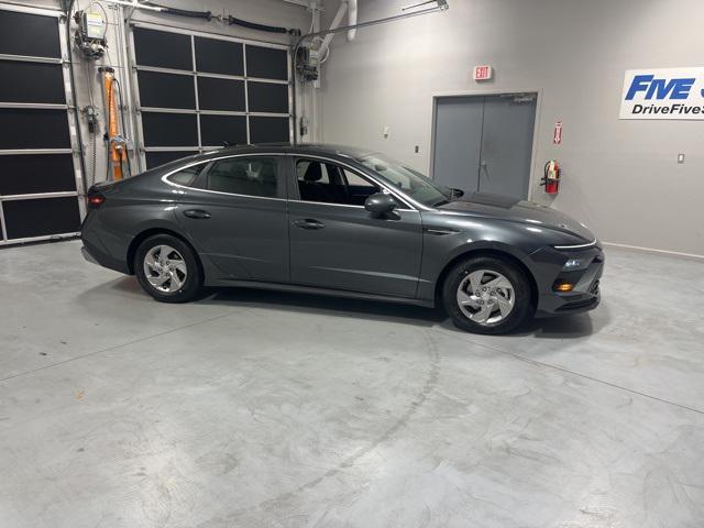 2026 Hyundai Sonata SE's photo