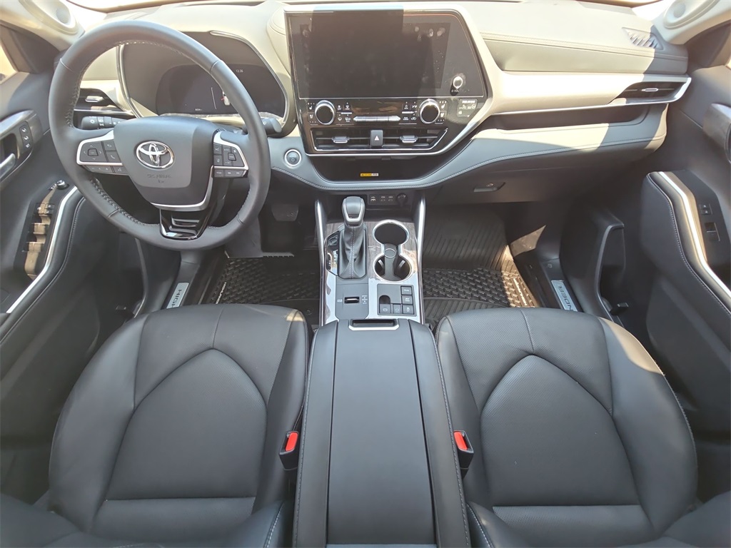 2024 Toyota Highlander Hybrid Platinum photo 30