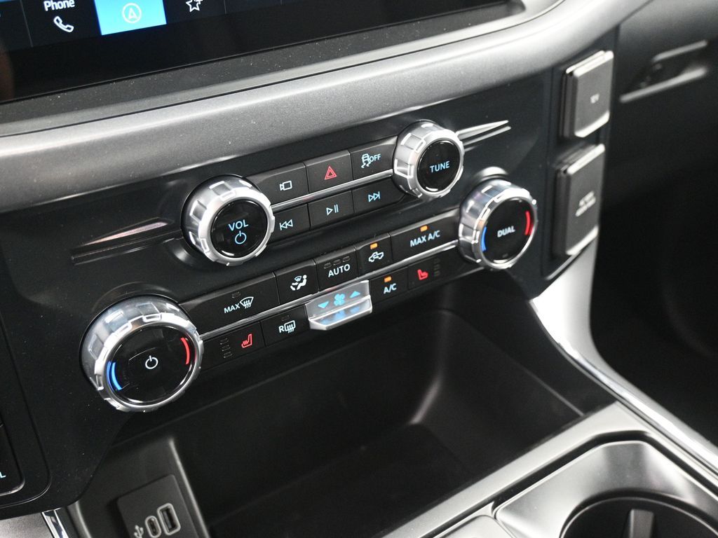 2025 Ford F-150 XLT photo 13
