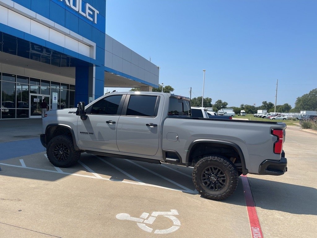 2024 Chevrolet Silverado 2500HD ZR2 photo 4