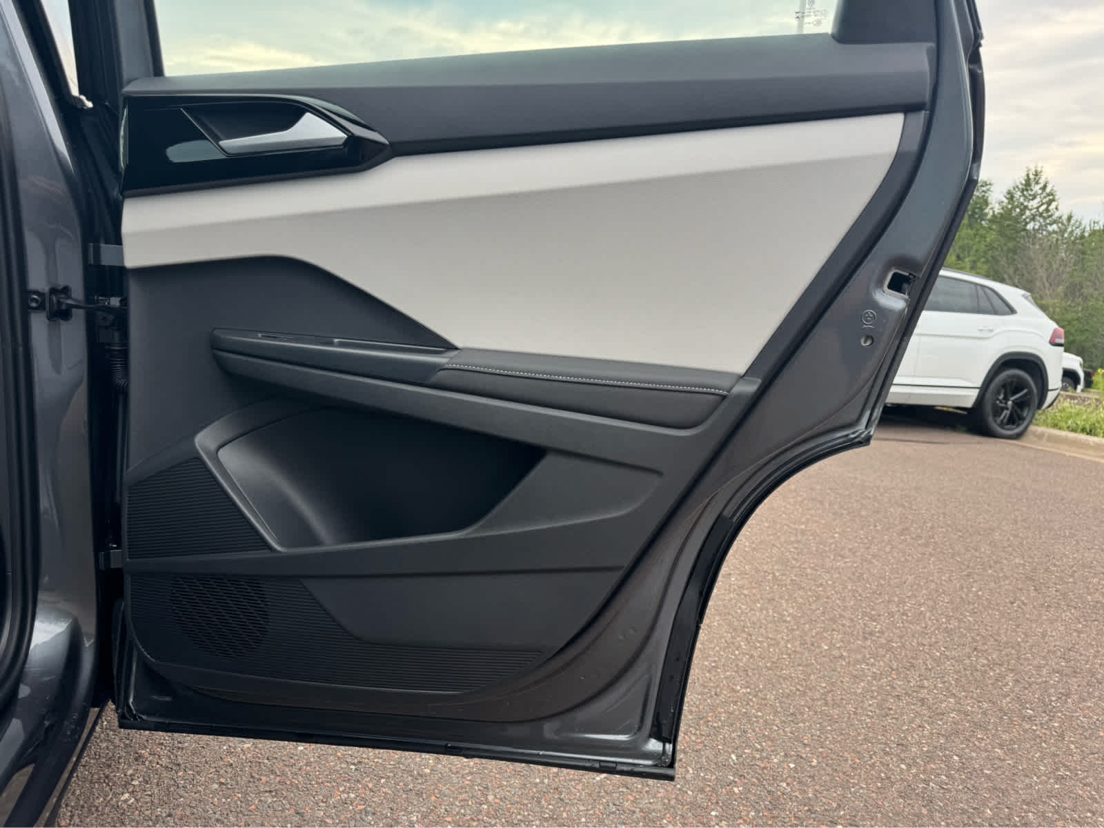 2025 Volkswagen Taos S photo 32