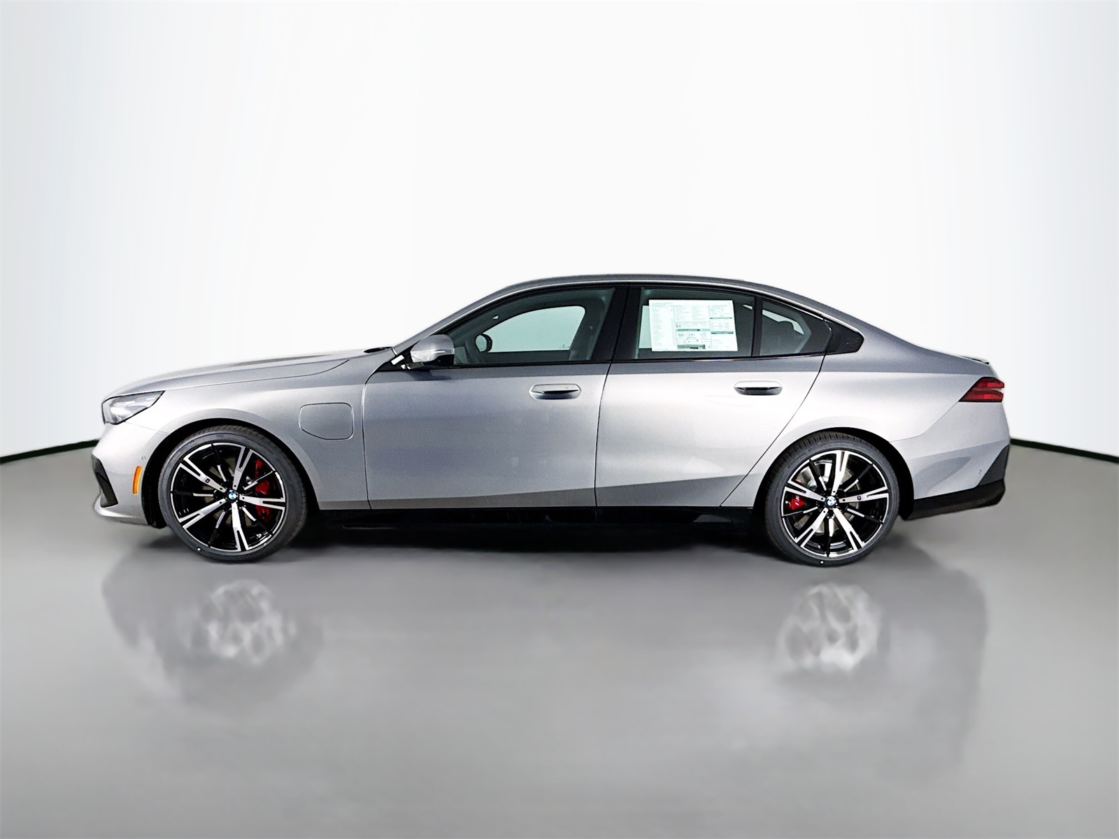 2026 Bmw 550e xDrive photo 4