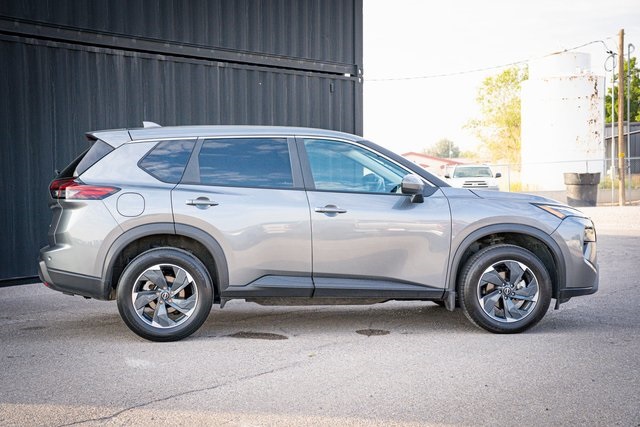 2024 Nissan Rogue SV photo 6