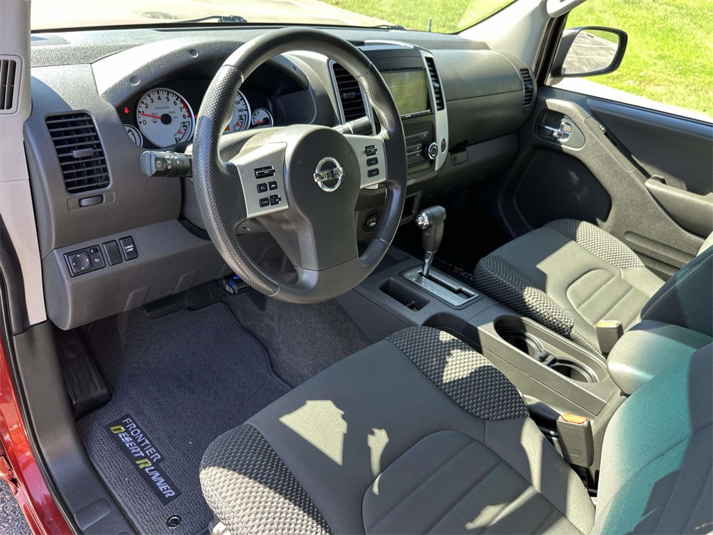 2016 Nissan Frontier Desert Runner King Cab photo 2