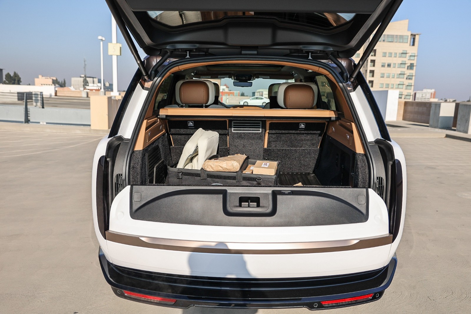 2025 Land Rover Range Rover SV photo 22