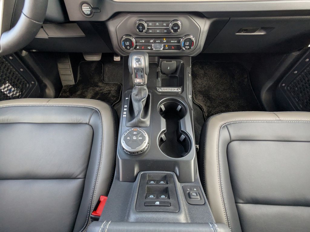 2025 Ford Bronco Outer Banks photo 19