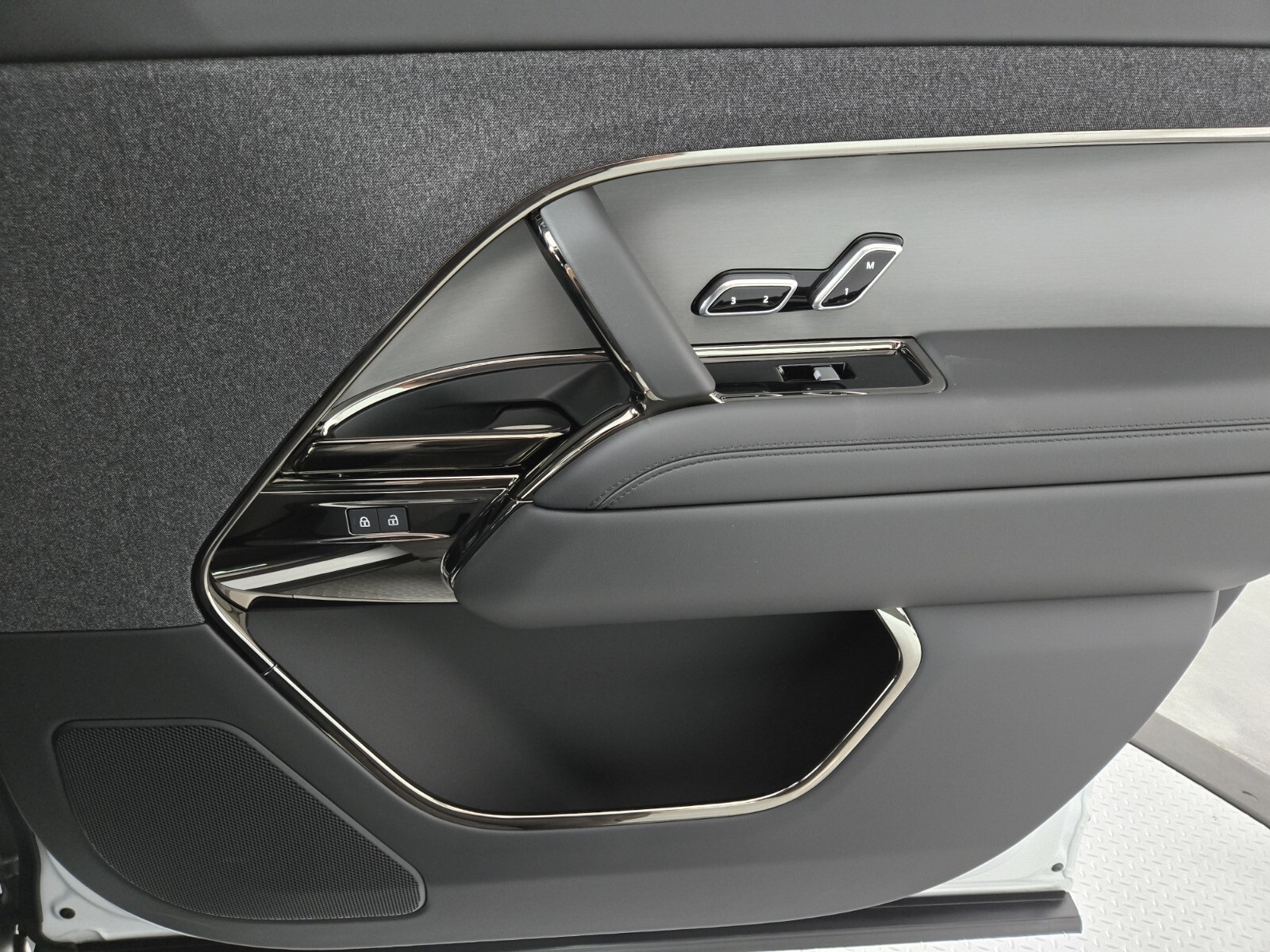2025 Land Rover Range Rover Sport SE photo 17