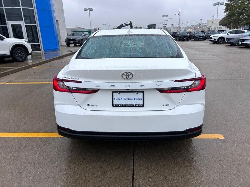 2025 Toyota Camry Hybrid LE photo 3